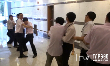 柏金地板锁扣拉力测试